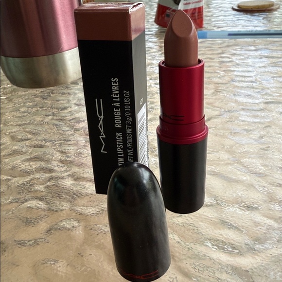 MAC Satin Lipstick in Nude - Picture 1 of 2